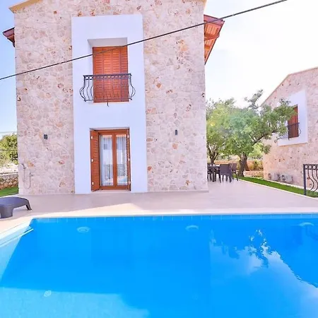 Villa Almond 1